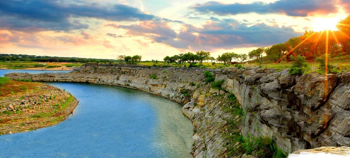 Lago Vista sunset cliffs panorama